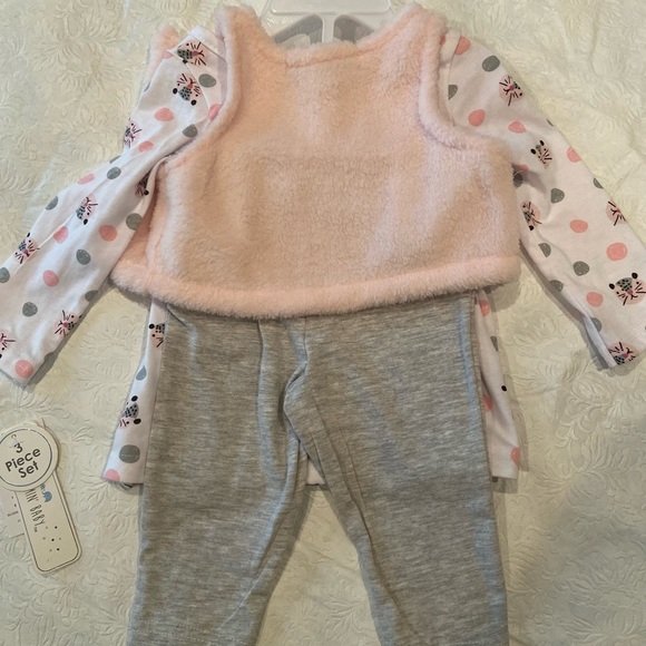 Girls Pink & Gray 3 piece set with faux fur vest, sz 6/9 months - Picture 3 of 5